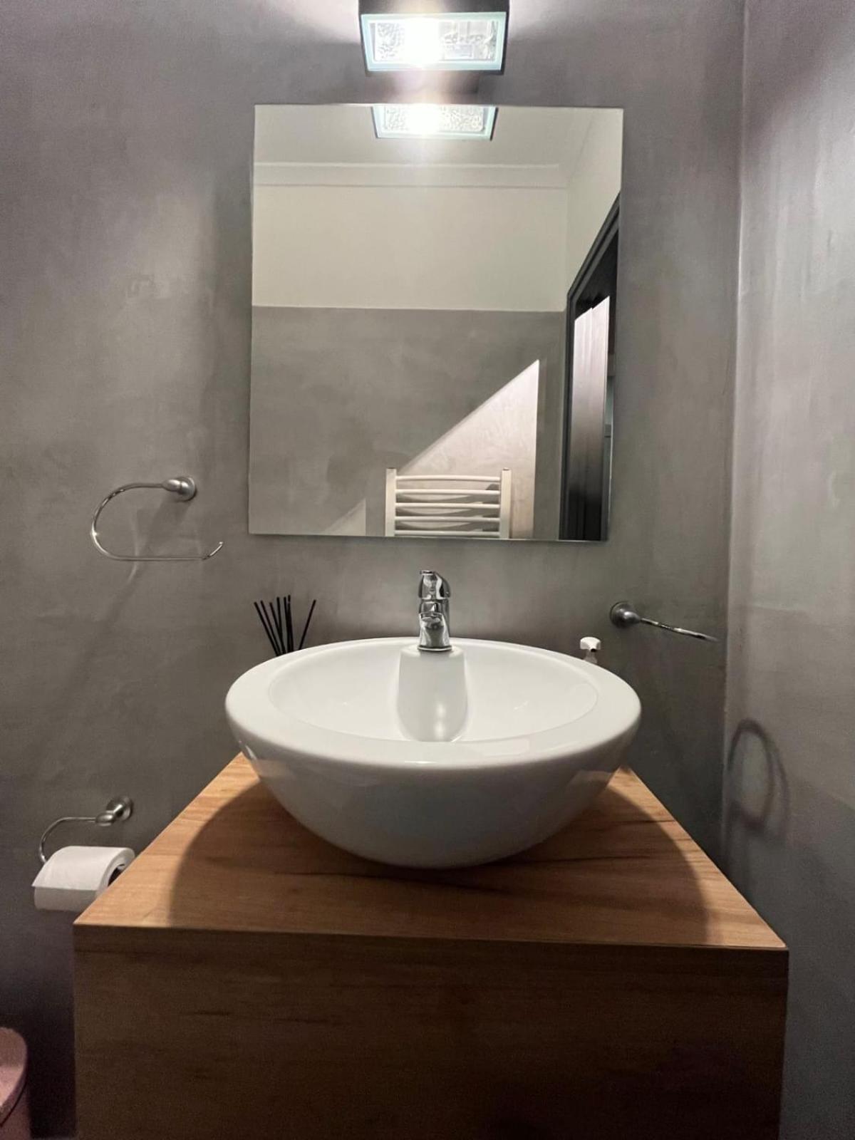 H 3 Bedrooms * Athens