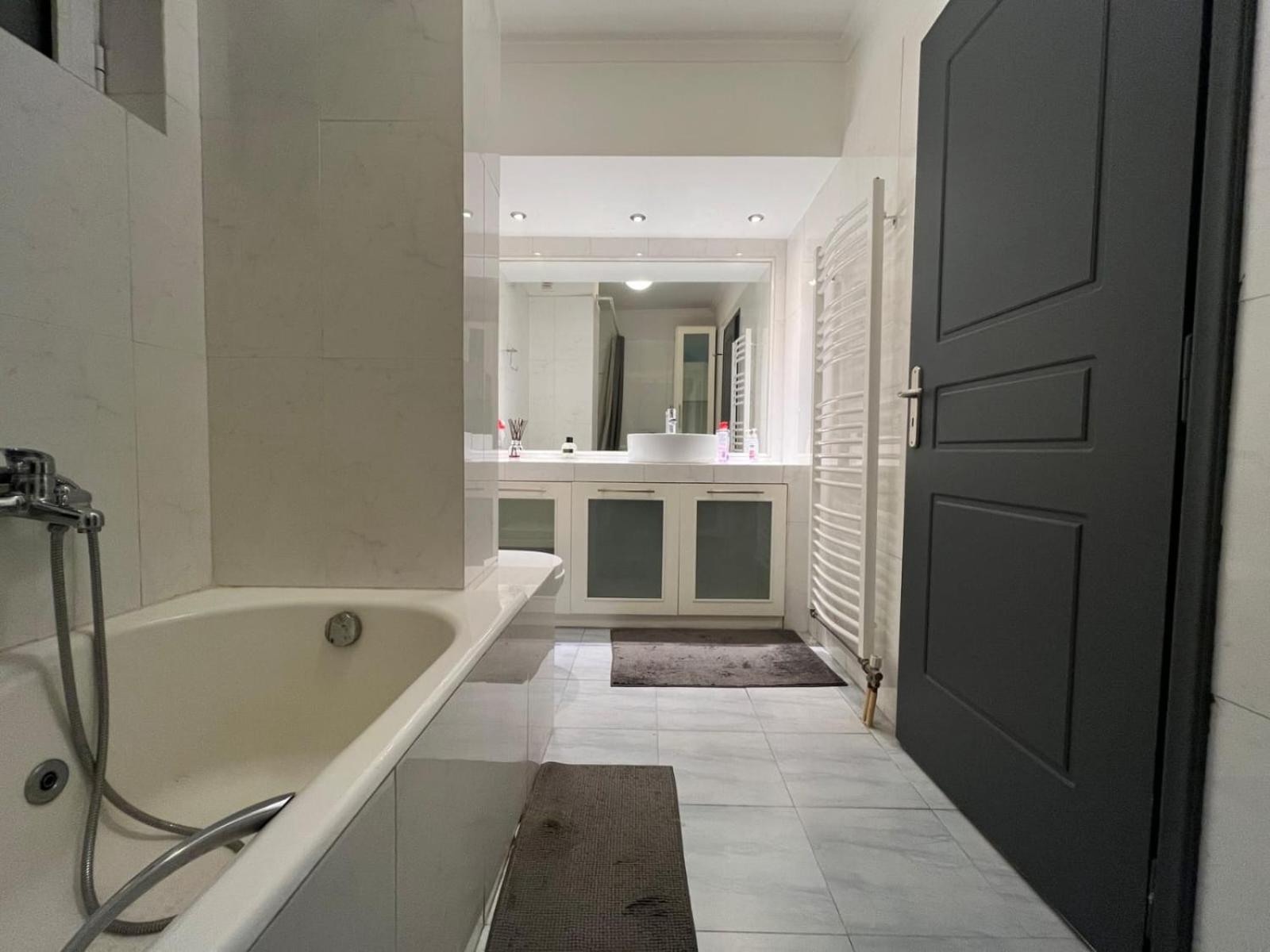 H 3 Bedrooms Athens